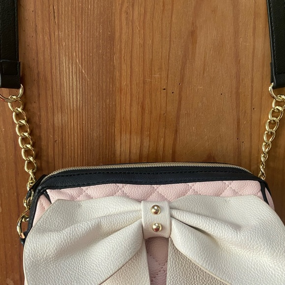 Betsey Johnson pink purse - Picture 15 of 16